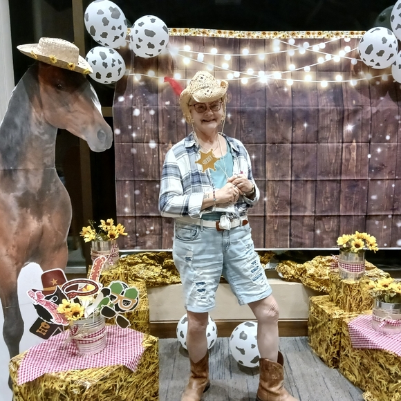 Meet your Posher, Renee - Picture 5 of 5